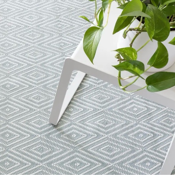 Geometric Patterned Outdoor Area Rug - Picture 2 of 4